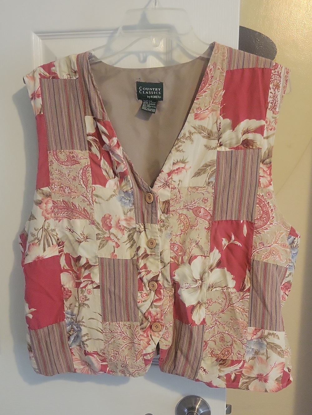 Koret szXL Patchwork Floral Button-Front Vest in Pink and Cream